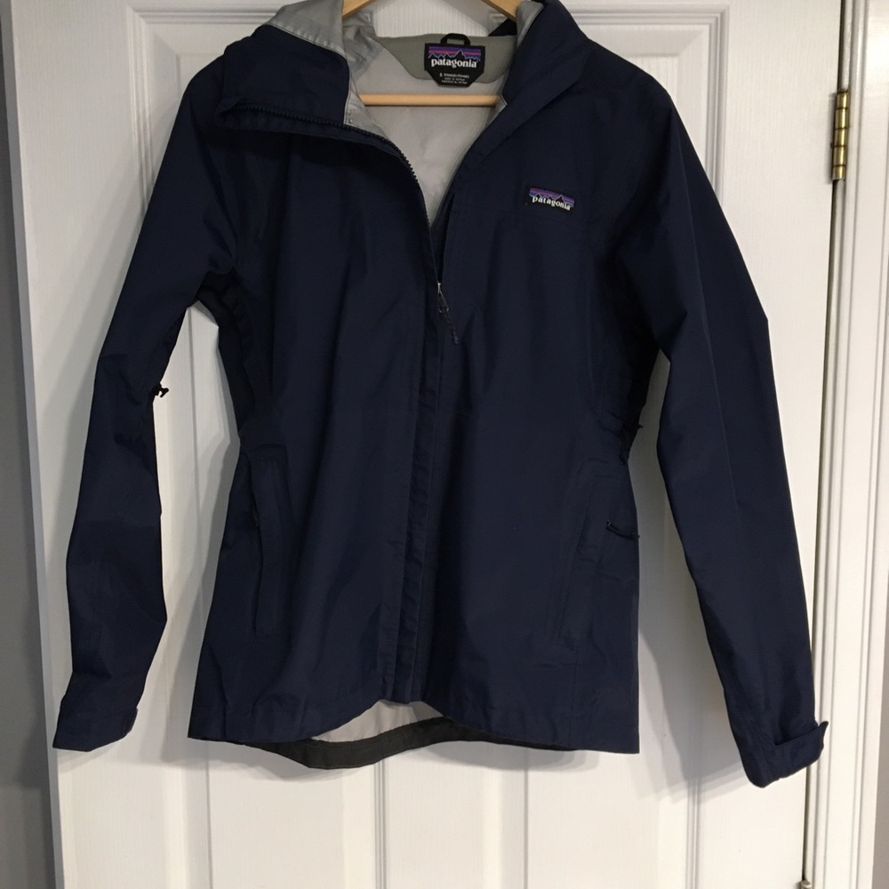 Patagonia women’s torrent shell 2020 style navel blue size small EUC